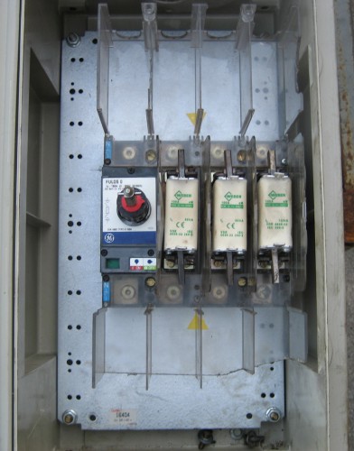 Interruptor con fusibles y caja elèctrica - Plastin Gold