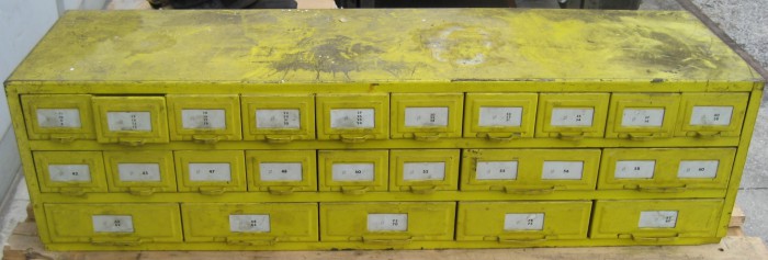 Cçmoda casi llena de anillos Seeger con 22 cajones - Plastin Gold