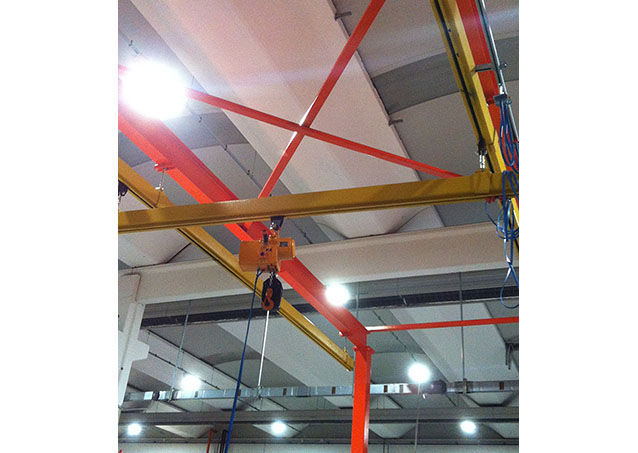 Gru a ponte in profili metallici sospesi - Plastin Gold